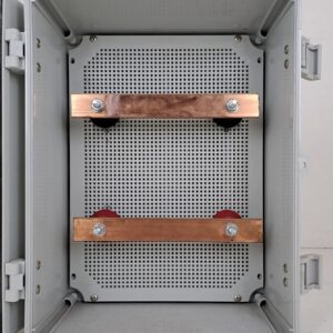 Alternative view of Inge DC Battery Busbar Combiner Box for 2-4 Batteries 600A (INGEDCBBCB-2-4)